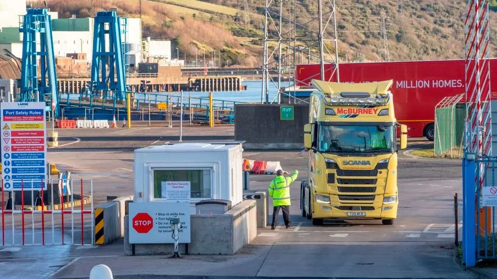 Brexit: NI businesses need 'better advice' on UK-EU divergence