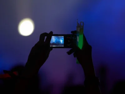 Nightclub stickers over smartphone rule divides the dancefloor