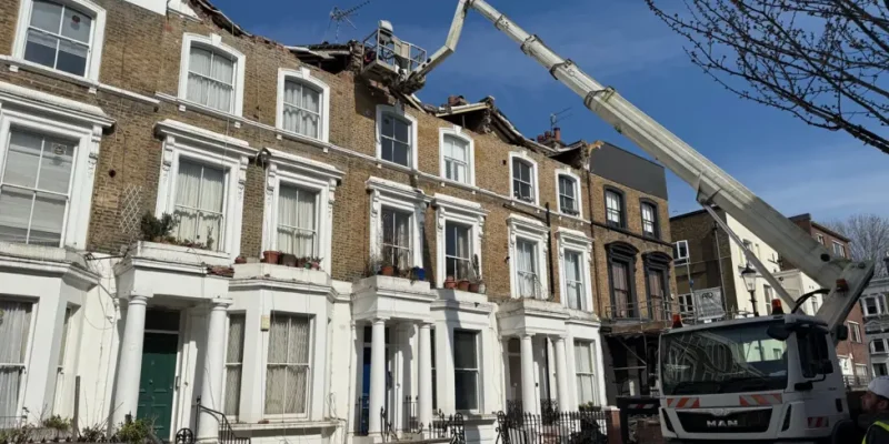 Homes evacuated in Notting Hill building collapse