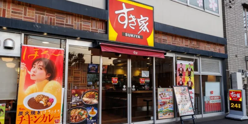 Japan chain shuts shops after pests found in food