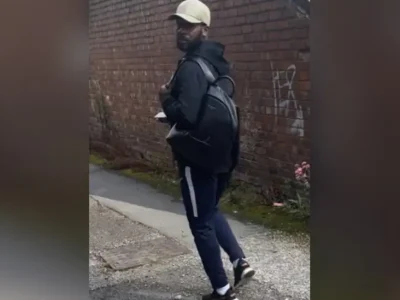 Nottinghamshire: Police seek man who 'upskirted' schoolgirl in Eastwood